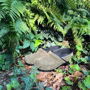 Dansko 9.5-10 Euro 40 olive green suede clogs NWOT goblincore cottagecore boho